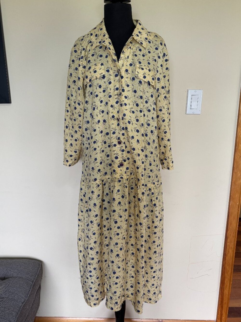Vintage loose dropwaist floral shirtwaist dress with long sleeves